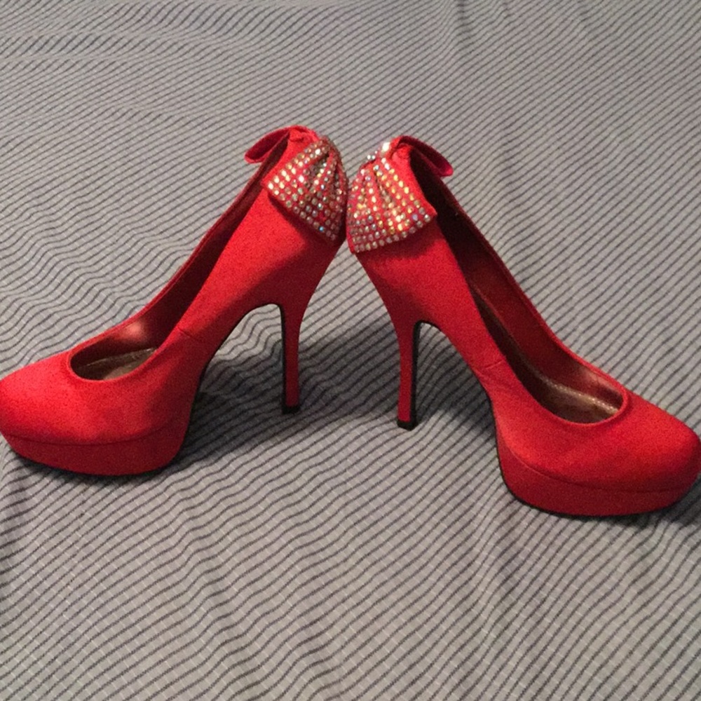 Red Pumps - Picture 2 of 8